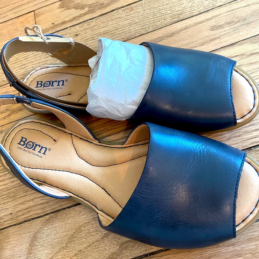 Born sandals